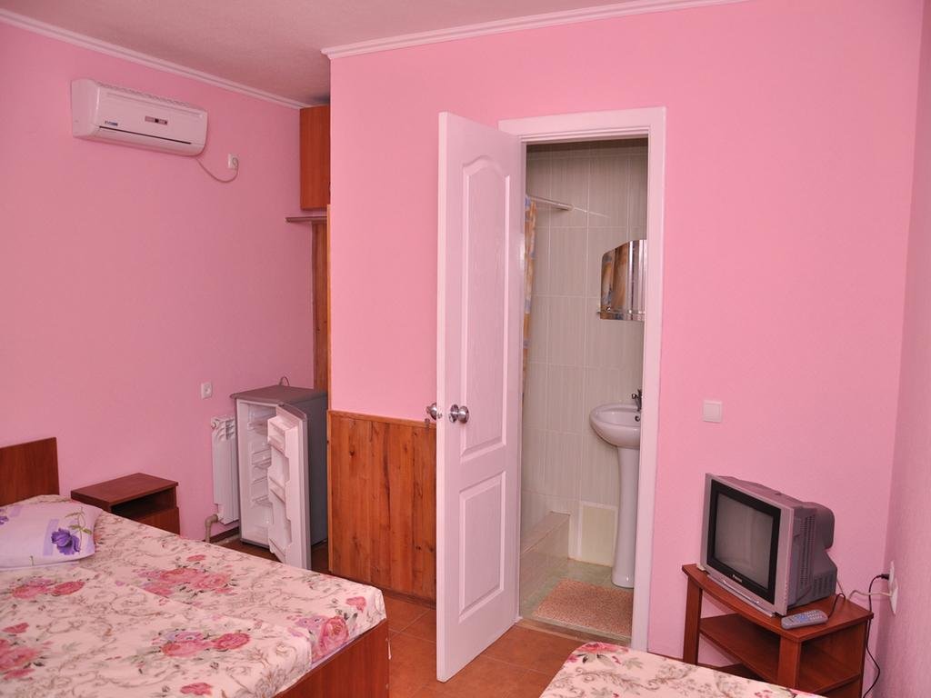 Гостевой дом Mini hotel on Narodnoy Феодосия