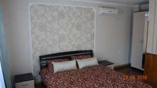 Гостевой дом Mini hotel on Narodnoy Феодосия Улучшенный трехместный номер-3