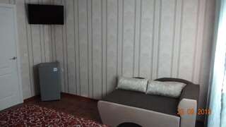 Гостевой дом Mini hotel on Narodnoy Феодосия Улучшенный трехместный номер-5